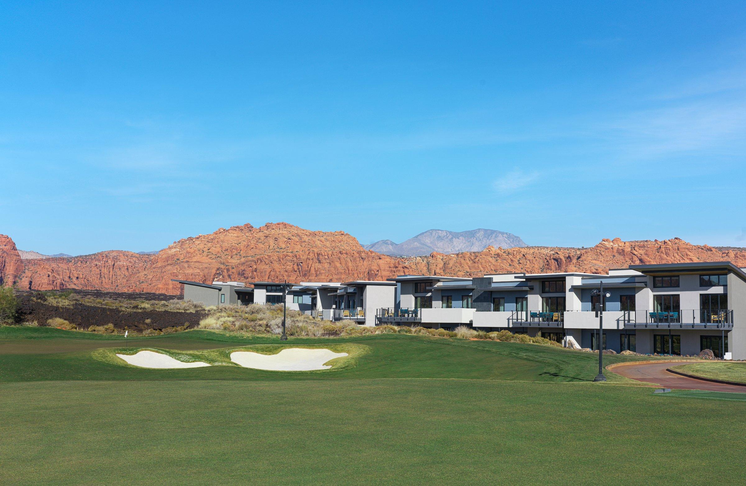 A golfing green with houses lining it at Black Desert Resort